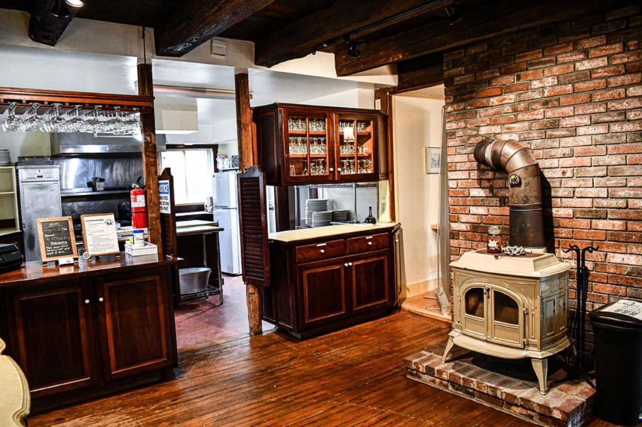 Brook Road Inn Goshen Экстерьер фото